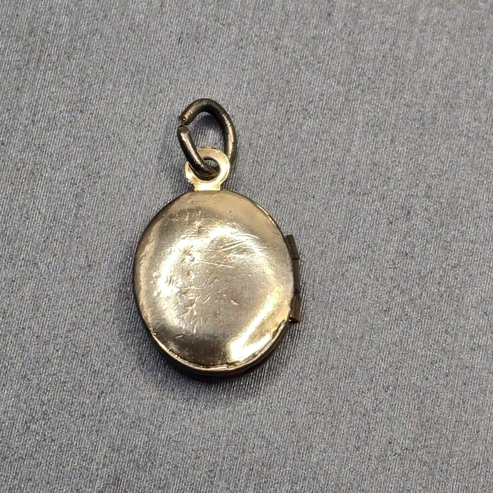 VTG Mini Gold Tone Floral Etched Locket Pendant 5/8" Oval Victorian Revival - Picture 2 of 5
